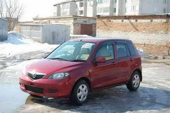 2003 Mazda Demio Photos