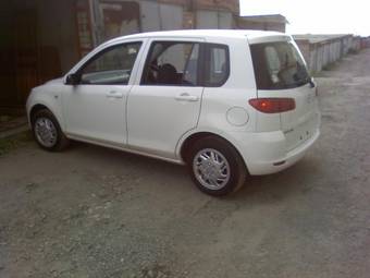 2003 Mazda Demio Pictures