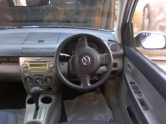 2003 Mazda Demio Photos