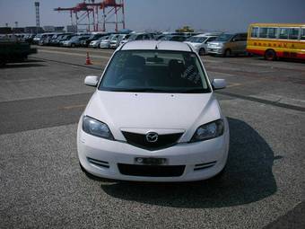 2003 Mazda Demio Pics
