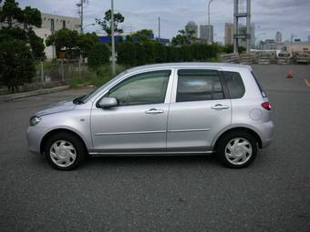 2003 Mazda Demio Photos
