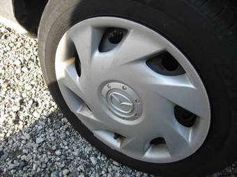 2003 Mazda Demio Pictures