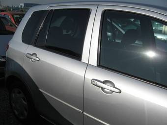 2003 Mazda Demio Photos