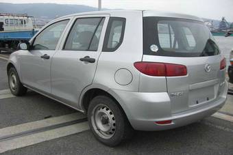 2003 Mazda Demio Photos