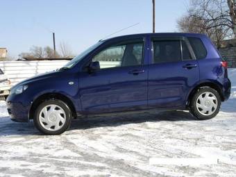2003 Mazda Demio Photos