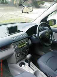 2003 Mazda Demio Photos