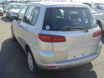2003 Mazda Demio Photos