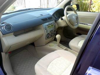 2003 Mazda Demio Images