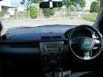 2003 Mazda Demio Images