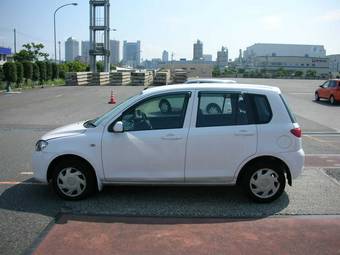 2003 Mazda Demio Pictures
