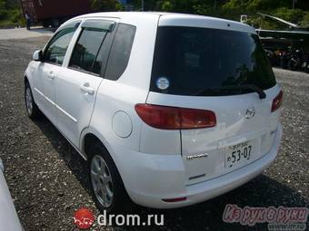 2003 Mazda Demio Photos
