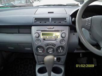 2003 Mazda Demio Photos