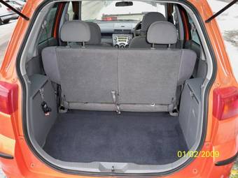 2003 Mazda Demio Photos