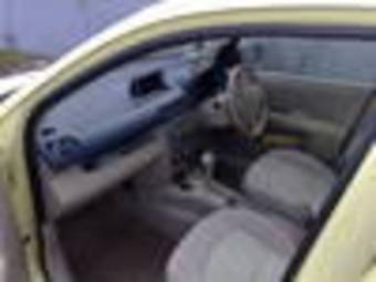 2003 Mazda Demio Photos