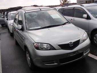 2003 Mazda Demio Photos