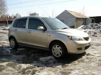 2003 Mazda Demio Photos