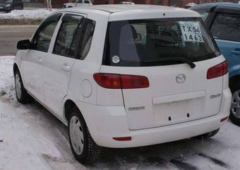 2003 Mazda Demio Photos