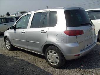 2003 Mazda Demio Photos