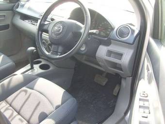2003 Mazda Demio Photos