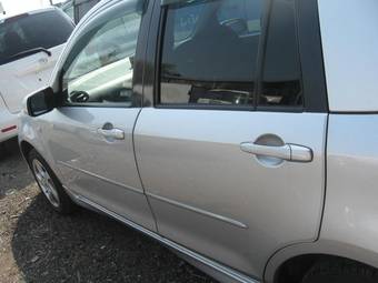 2003 Mazda Demio Pictures