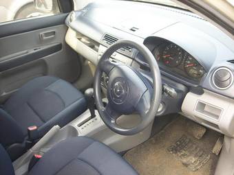 2003 Mazda Demio Pictures