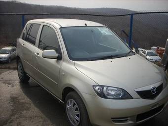 2003 Mazda Demio Photos