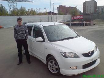 2003 Mazda Demio Pictures