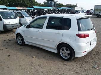 2003 Mazda Demio Photos