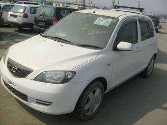 2003 Mazda Demio Pictures