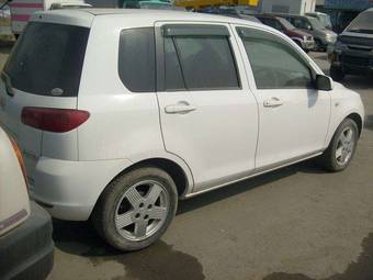 2003 Mazda Demio Pictures