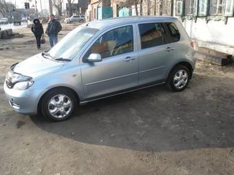 2003 Mazda Demio Images