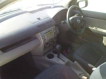 2003 Mazda Demio Photos