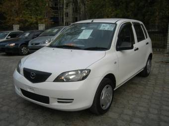 2003 Mazda Demio Photos