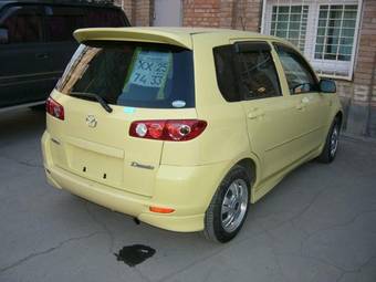 2003 Mazda Demio Pictures