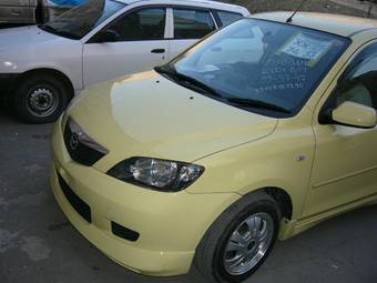 2003 Mazda Demio Pictures