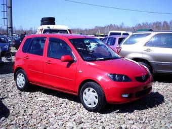 2003 Mazda Demio Photos