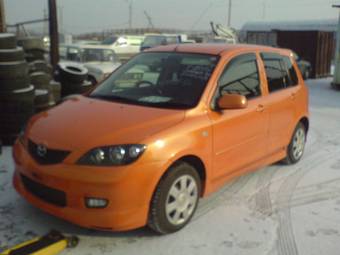 2003 Mazda Demio Photos