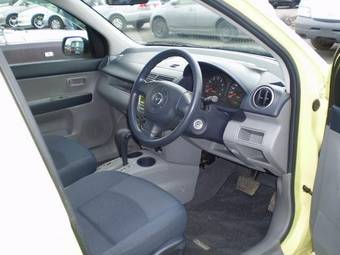 2003 Mazda Demio Pictures
