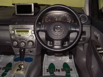 2003 Mazda Demio Pictures