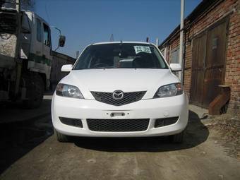 2003 Mazda Demio Pictures