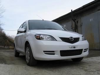 2003 Mazda Demio Photos