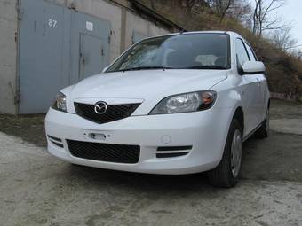 2003 Mazda Demio Pictures