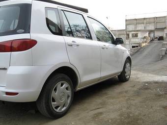 2003 Mazda Demio Images