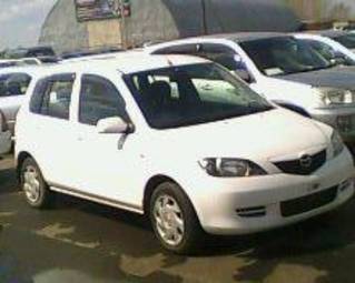 2003 Mazda Demio Photos