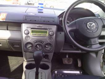 2003 Mazda Demio Photos