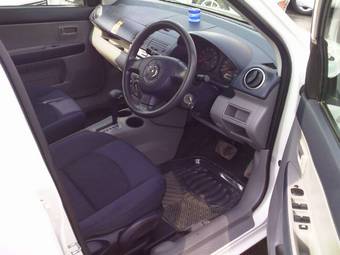 2003 Mazda Demio Photos