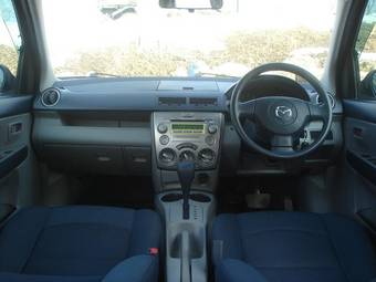 2003 Mazda Demio Pictures