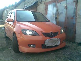 2003 Mazda Demio Photos