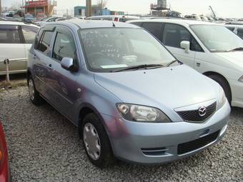 2003 Mazda Demio Photos