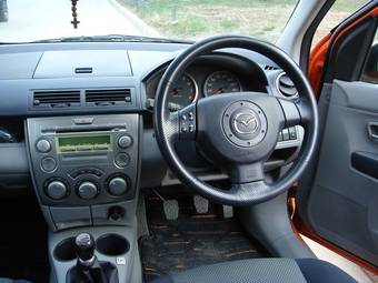 2003 Mazda Demio Photos